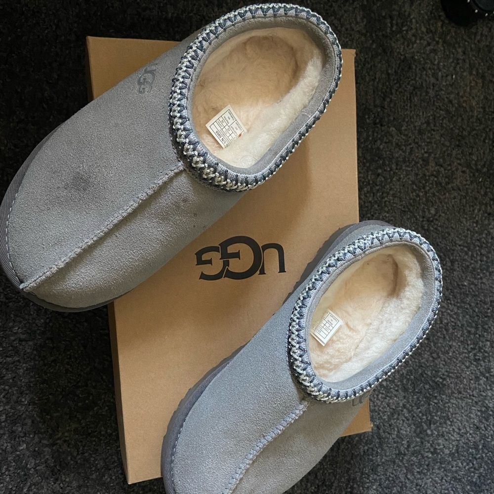 Women’s Tasman slipper size US 9.